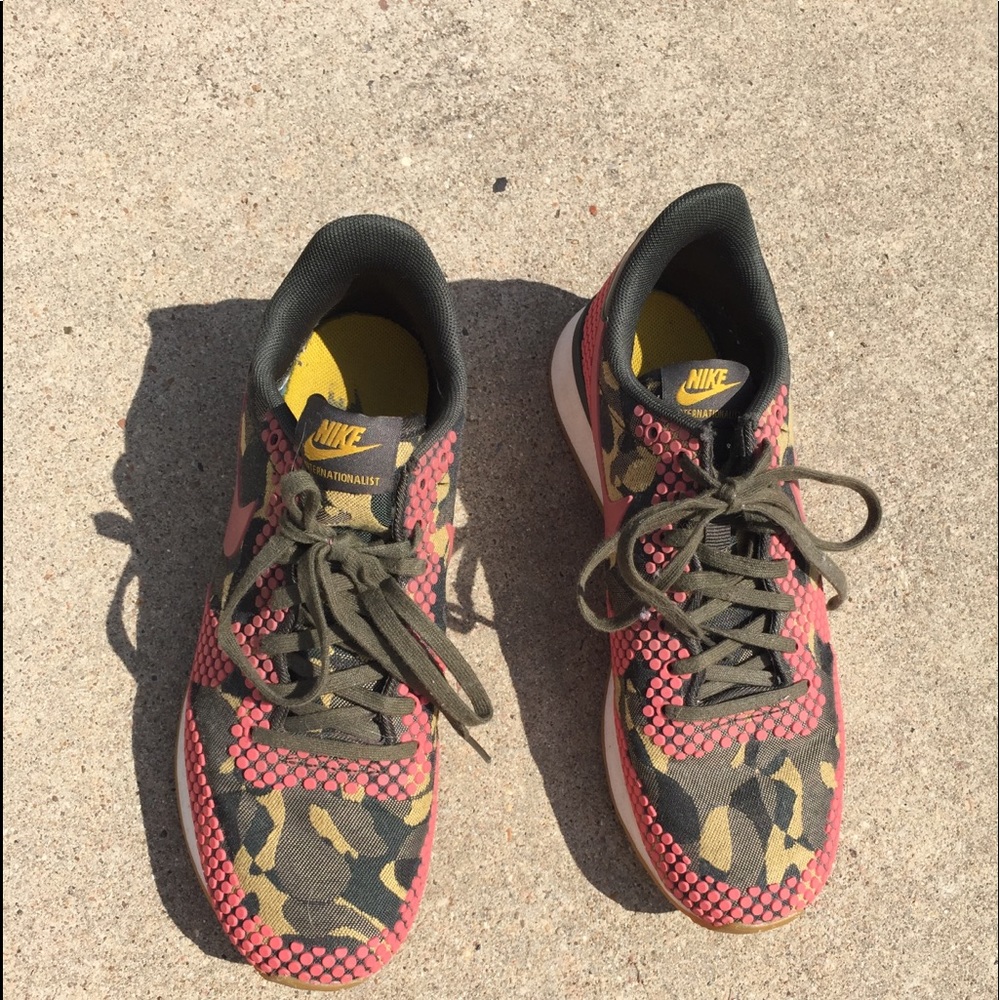 Women’s camo Nike’s